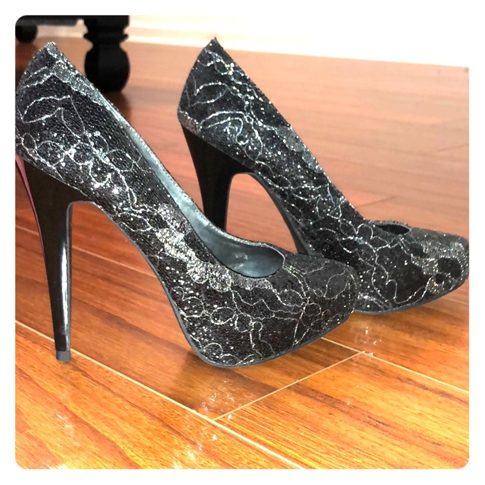 Women’s size 7 pumps, worn once